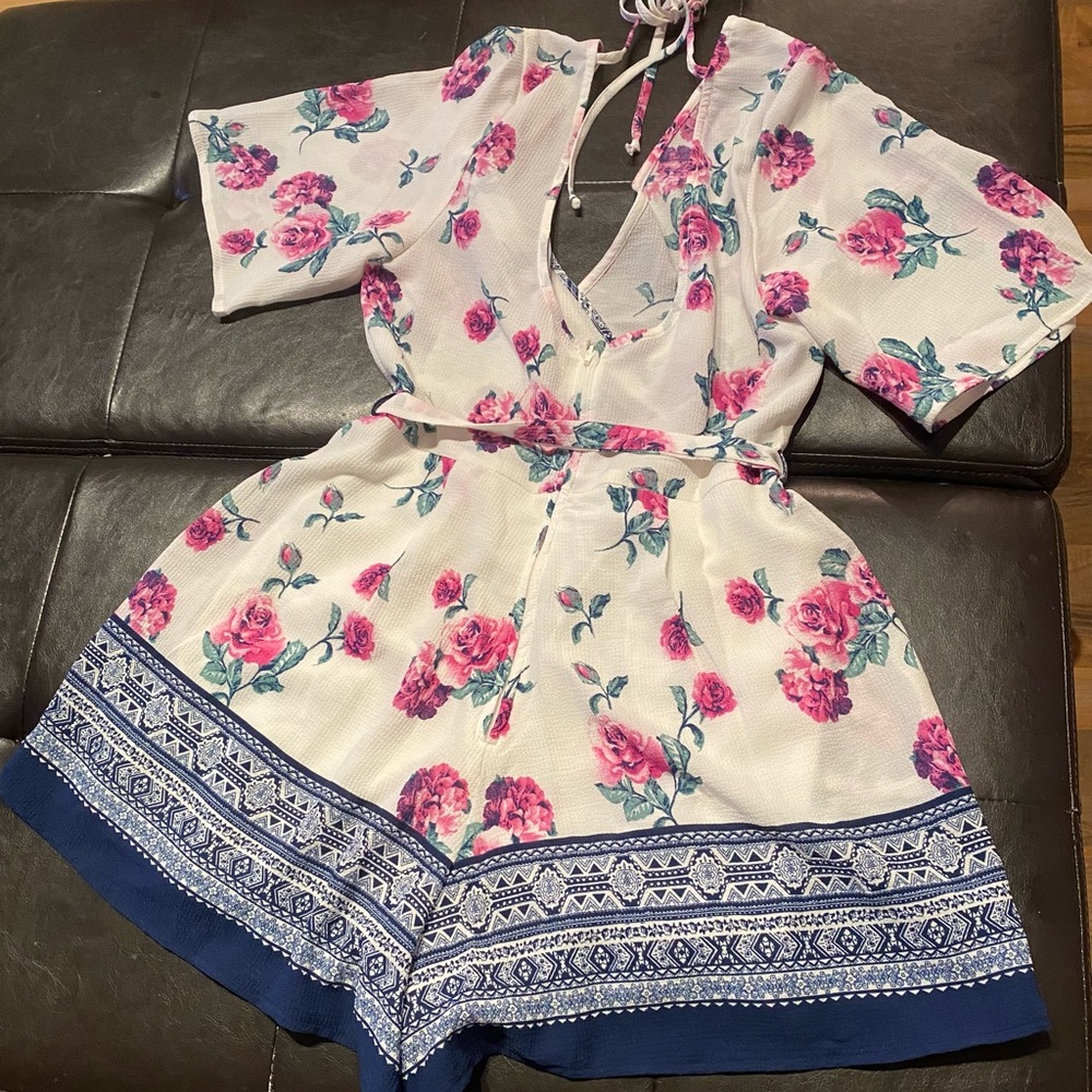Short sleeve floral romper